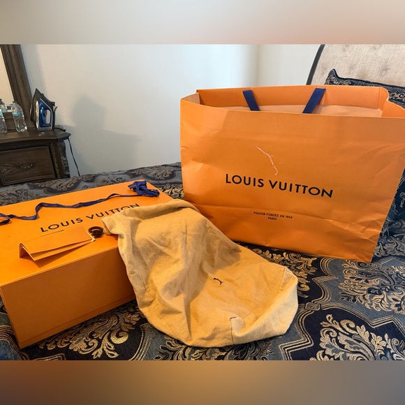 AUTHENTIC Louis Vuitton Brown Monogram Canvas SPEEDY 30